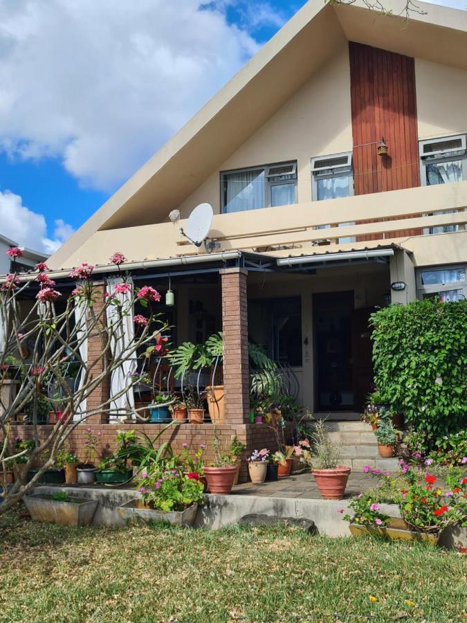 תמרין Comfy Home-Tropical Garden & 5 Min Walk To Beach מראה חיצוני תמונה